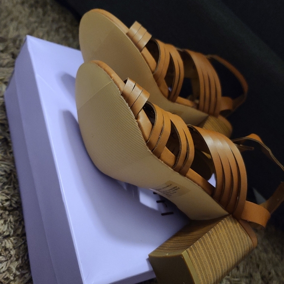 Sandals - Picture 3 of 5